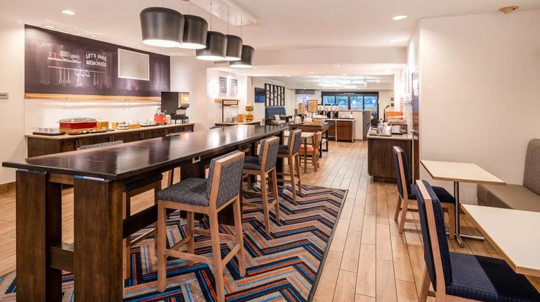 <b>Hampton Inn Irvine East Lake Forest Restaurant</b>. Images powered by <a href="https://iceportal.shijigroup.com/" title="IcePortal" target="_blank">IcePortal</a>.