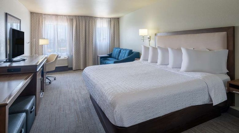 <b>Hampton Inn Irvine East Lake Forest Room</b>. Images powered by <a href="https://iceportal.shijigroup.com/" title="IcePortal" target="_blank">IcePortal</a>.