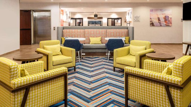<b>Hampton Inn Irvine East Lake Forest Lobby</b>. Images powered by <a href="https://iceportal.shijigroup.com/" title="IcePortal" target="_blank">IcePortal</a>.