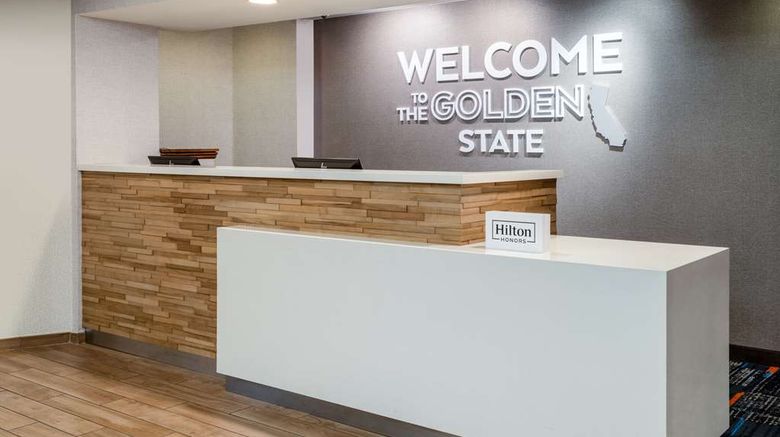 <b>Hampton Inn Irvine East Lake Forest Lobby</b>. Images powered by <a href="https://iceportal.shijigroup.com/" title="IcePortal" target="_blank">IcePortal</a>.