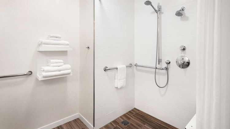 Hampton Inn & Suites Garden Grove Room