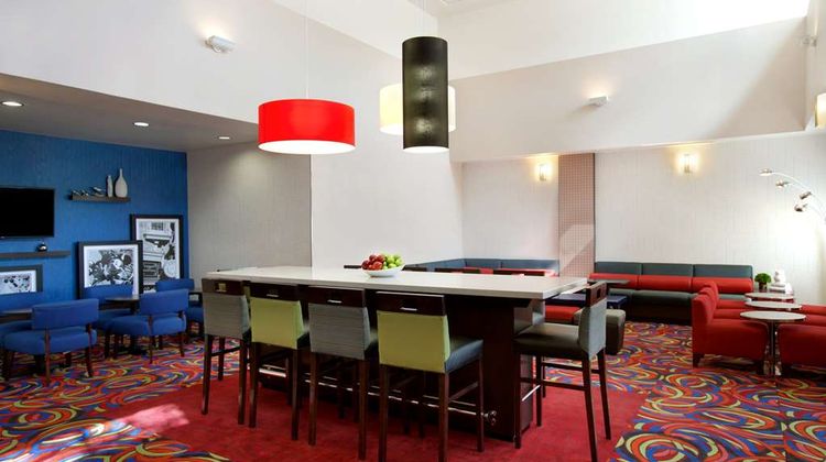 Hampton Inn & Suites Garden Grove Lobby