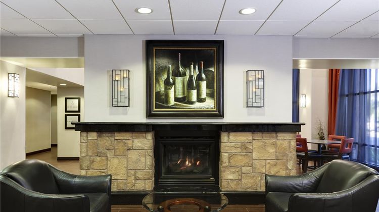 Hampton Inn & Suites Temecula Lobby