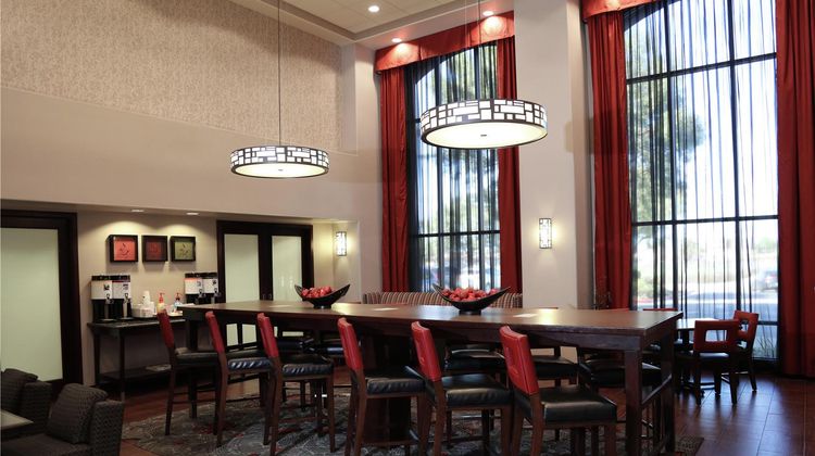 Hampton Inn & Suites Temecula Lobby