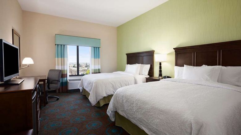 <b>Hampton Inn Los Angeles Int'l Airport Room</b>. Images powered by <a href="https://iceportal.shijigroup.com/" title="IcePortal" target="_blank">IcePortal</a>.