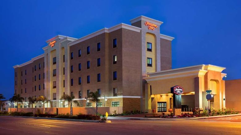 Hampton Inn Los Angeles Intl Airport Exterior. Images powered by <a href="https://iceportal.shijigroup.com" target="_blank" rel="noopener">Ice Portal</a>.