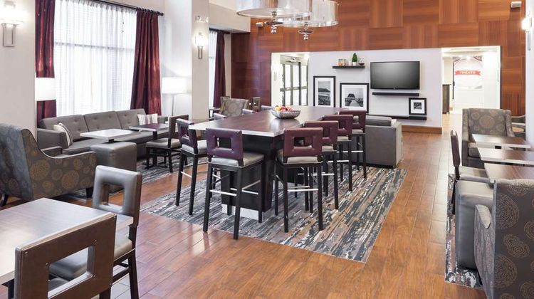 Hampton Inn Los Angeles Lobby
