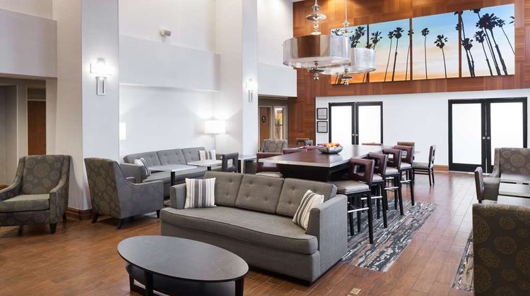 Hampton Inn Los Angeles Lobby