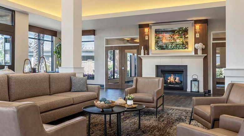 <b>Hilton Garden Inn Los Angeles/Redondo Lobby</b>. Images powered by <a href="https://iceportal.shijigroup.com/" title="IcePortal" target="_blank">IcePortal</a>.