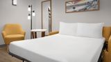 Hampton Inn & Suites San Clemente Room