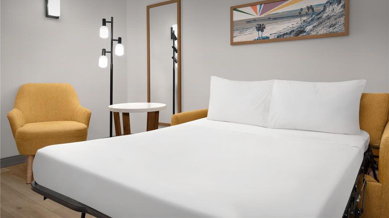 <b>Hampton Inn & Suites San Clemente Room</b>. Images powered by <a href="https://iceportal.shijigroup.com/" title="IcePortal" target="_blank">IcePortal</a>.