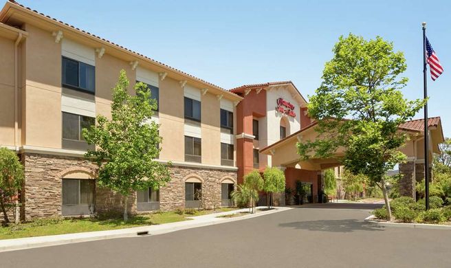 Hampton Inn & Suites Thousand Oaks Exterior