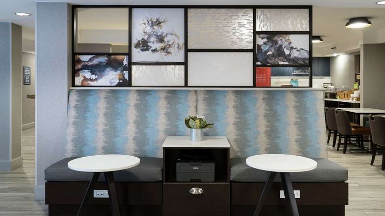 <b>Hampton Inn Los Angeles/Santa Clarita Lobby</b>. Images powered by <a href="https://iceportal.shijigroup.com/" title="IcePortal" target="_blank">IcePortal</a>.