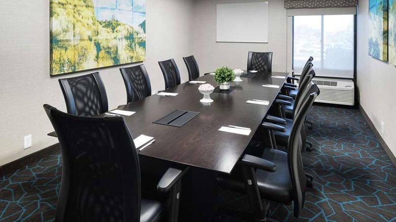 <b>Hampton Inn Los Angeles/Santa Clarita Meeting</b>. Images powered by <a href="https://iceportal.shijigroup.com/" title="IcePortal" target="_blank">IcePortal</a>.