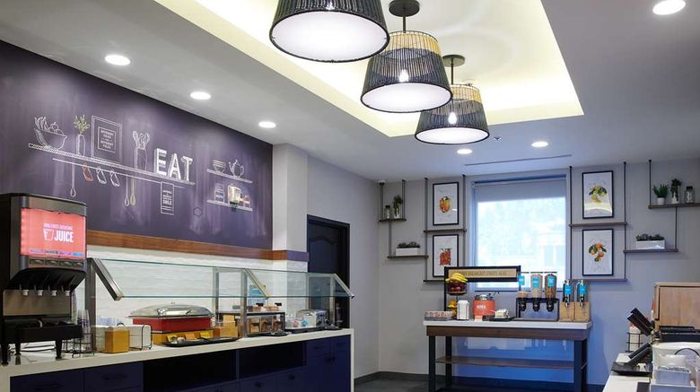 <b>Hampton Inn & Suites LA/Sherman Oaks Restaurant</b>. Images powered by <a href="https://iceportal.shijigroup.com/" title="IcePortal" target="_blank">IcePortal</a>.