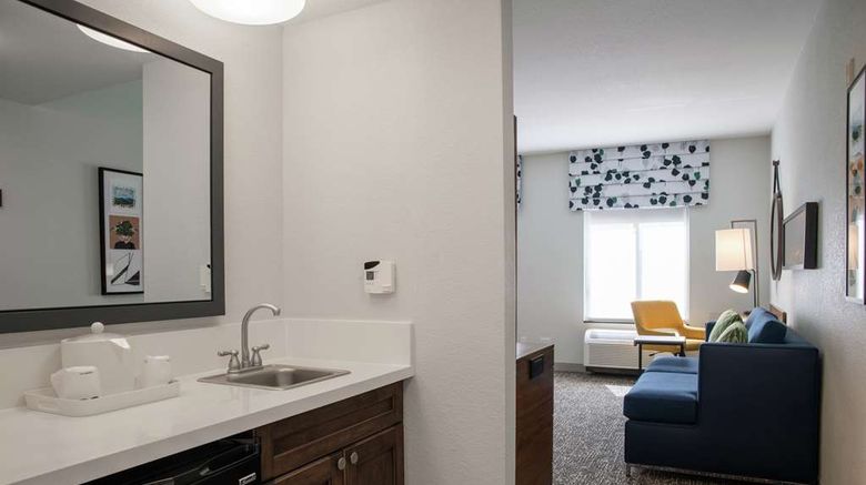 <b>Hampton Inn & Suites LA/Sherman Oaks Room</b>. Images powered by <a href="https://iceportal.shijigroup.com/" title="IcePortal" target="_blank">IcePortal</a>.