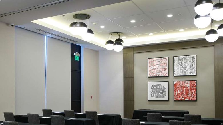 <b>Hampton Inn & Suites LA/Sherman Oaks Meeting</b>. Images powered by <a href="https://iceportal.shijigroup.com/" title="IcePortal" target="_blank">IcePortal</a>.