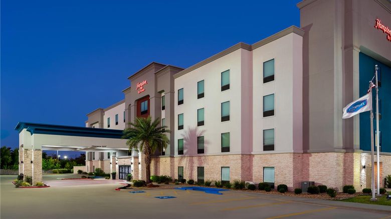 <b>Hampton Inn Lake Charles Exterior</b>. Images powered by <a href="https://iceportal.shijigroup.com/" title="IcePortal" target="_blank">IcePortal</a>.