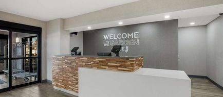 Hampton Inn Linden Lobby
