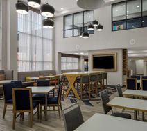 Hampton Inn Linden Lobby