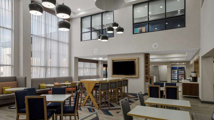 Hampton Inn Linden Lobby