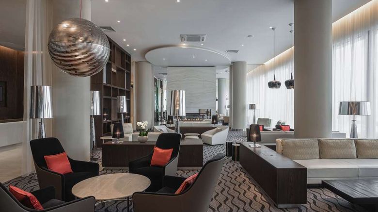 <b>Hilton Saint Petersburg ExpoForum Lobby</b>. Images powered by <a href="https://iceportal.shijigroup.com/" title="IcePortal" target="_blank">IcePortal</a>.