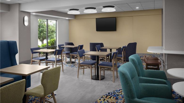 <b>Hampton Inn Lenoir City Lobby</b>. Images powered by <a href="https://iceportal.shijigroup.com/" title="IcePortal" target="_blank">IcePortal</a>.