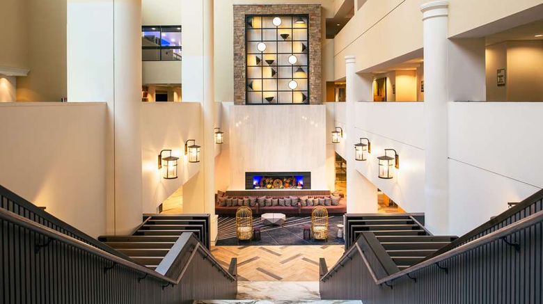 <b>Hilton Lexington/Downtown Lobby</b>. Images powered by <a href="https://iceportal.shijigroup.com/" title="IcePortal" target="_blank">IcePortal</a>.