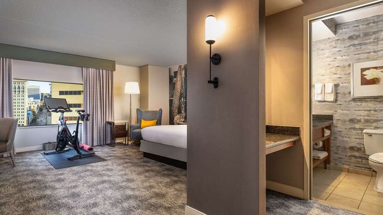 <b>Hilton Lexington/Downtown Room</b>. Images powered by <a href="https://iceportal.shijigroup.com/" title="IcePortal" target="_blank">IcePortal</a>.