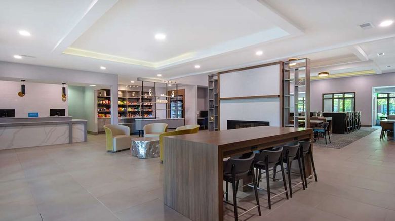 <b>Homewood Suites Hamburg Lobby</b>. Images powered by <a href="https://iceportal.shijigroup.com/" title="IcePortal" target="_blank">IcePortal</a>.