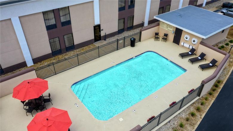 <b>Hampton Inn Winchester Pool</b>. Images powered by <a href="https://iceportal.shijigroup.com/" title="IcePortal" target="_blank">IcePortal</a>.
