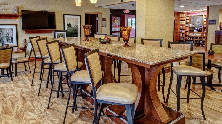 Hampton Inn Winchester Lobby