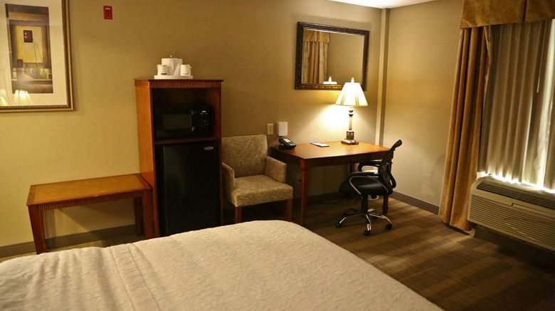 <b>Hampton Inn & Suites Jennings Room</b>. Images powered by <a href="https://iceportal.shijigroup.com/" title="IcePortal" target="_blank">IcePortal</a>.