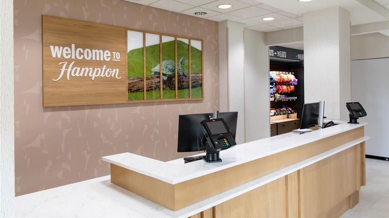 <b>Hampton Inn & Suites Jennings Lobby</b>. Images powered by <a href="https://iceportal.shijigroup.com/" title="IcePortal" target="_blank">IcePortal</a>.