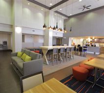 Hampton Inn & Suites Seal Beach Lobby