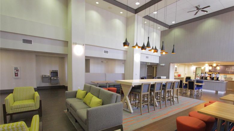 <b>Hampton Inn & Suites Seal Beach Lobby</b>. Images powered by <a href="https://iceportal.shijigroup.com/" title="IcePortal" target="_blank">IcePortal</a>.