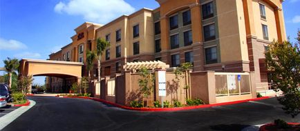 Hampton Inn & Suites Seal Beach Exterior