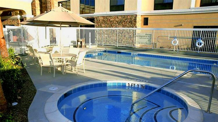 Hampton Inn & Suites Seal Beach Pool
