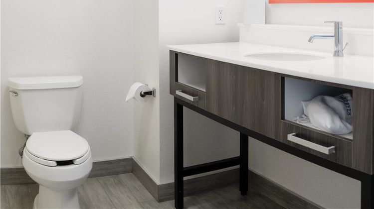 Hampton Inn & Suites Seal Beach Room