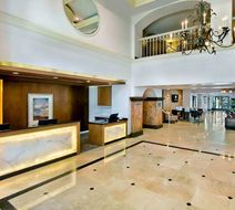 Doubletree by Hilton Hotel San Pedro Lobby