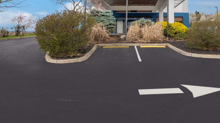 Hampton Inn Lancaster Exterior