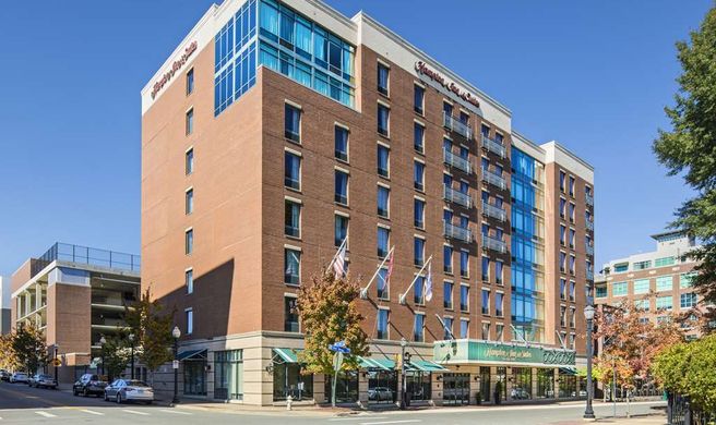 Hampton Inn & Suites Downtown Exterior