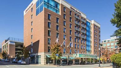 Hampton Inn & Suites Downtown