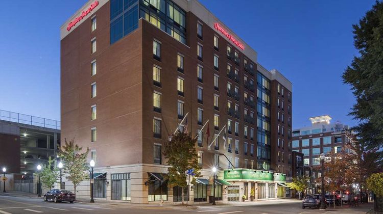 Hampton Inn & Suites Downtown Exterior