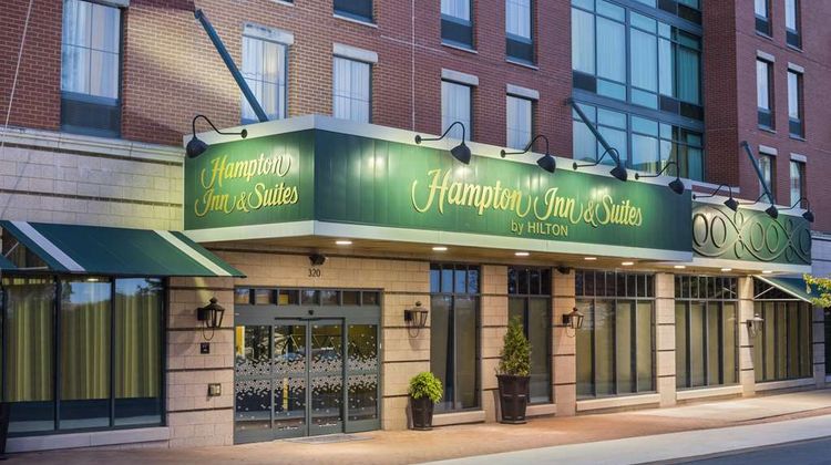 Hampton Inn & Suites Downtown Exterior
