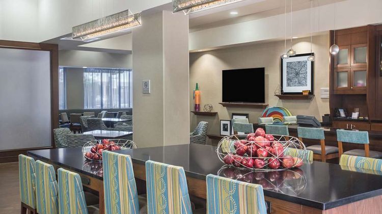 Hampton Inn & Suites Downtown Lobby