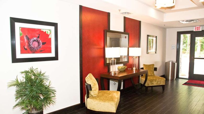 <b>Hampton Inn Maumelle Lobby</b>. Images powered by <a href="https://iceportal.shijigroup.com/" title="IcePortal" target="_blank">IcePortal</a>.