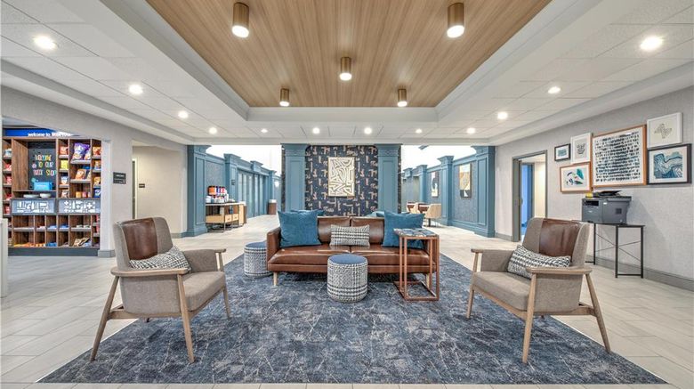 <b>Hampton Inn & Suites West Little Rock Lobby</b>. Images powered by <a href="https://iceportal.shijigroup.com/" title="IcePortal" target="_blank">IcePortal</a>.