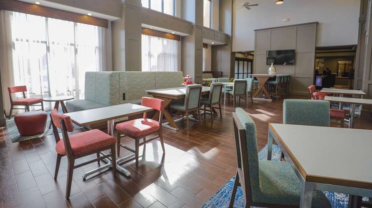 Hampton Inn & Suites Bay City Lobby