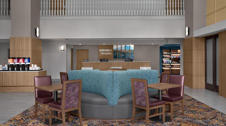 Hampton Inn and Suites Lake City Lobby